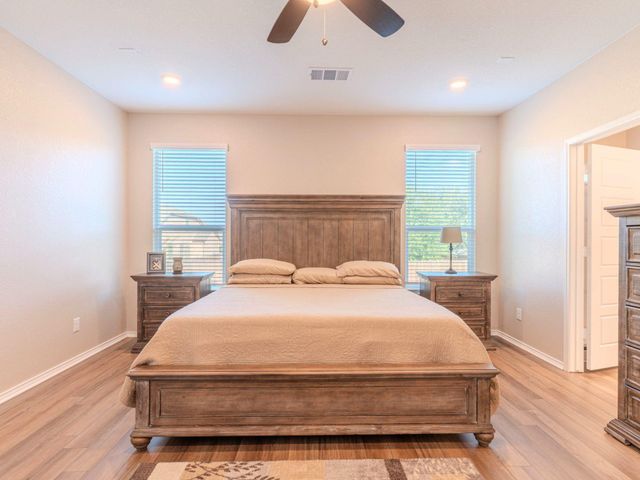 100 Kennicott DR, Kyle, TX 78640