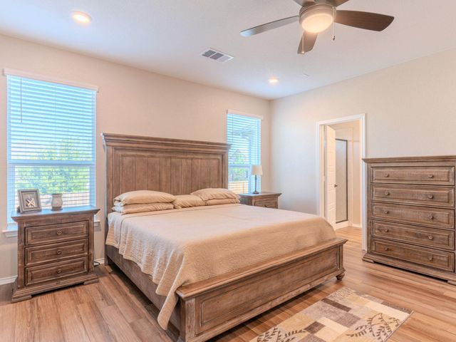 100 Kennicott DR, Kyle, TX 78640
