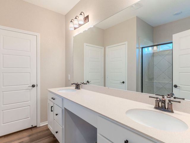 100 Kennicott DR, Kyle, TX 78640