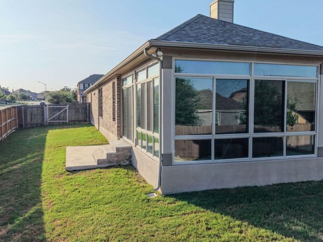 100 Kennicott DR, Kyle, TX 78640
