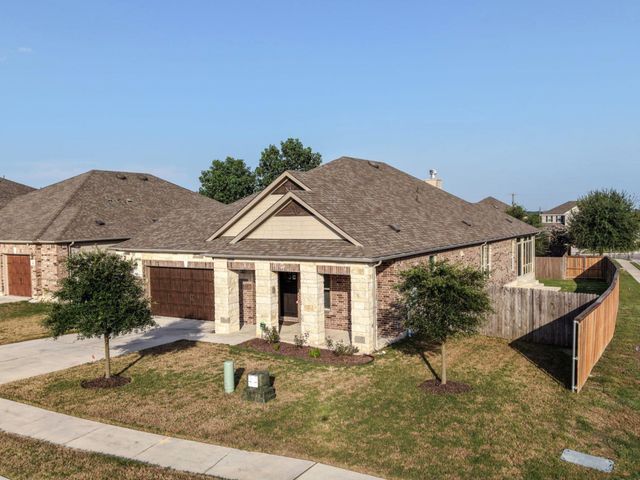 100 Kennicott DR, Kyle, TX 78640