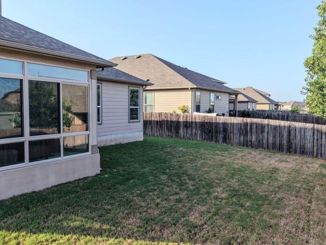 100 Kennicott DR, Kyle, TX 78640