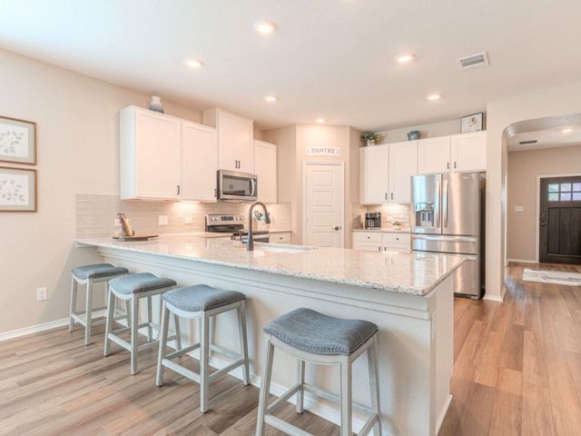100 Kennicott DR, Kyle, TX 78640
