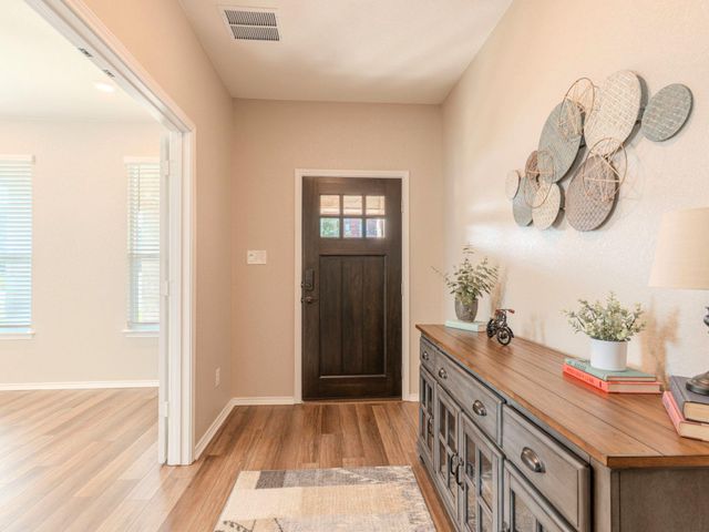 100 Kennicott DR, Kyle, TX 78640