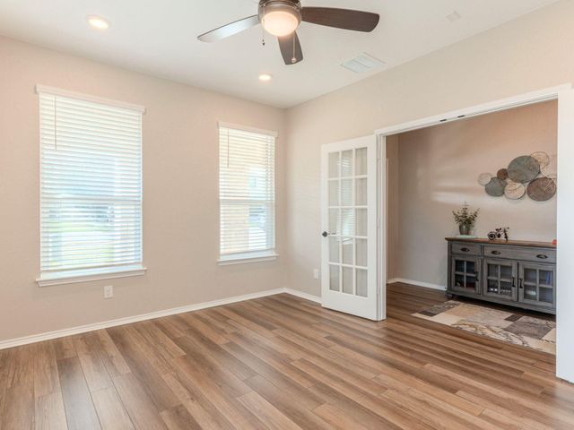 100 Kennicott DR, Kyle, TX 78640
