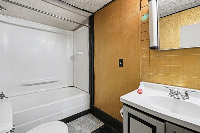 3303 Madison Street, Kalamazoo, MI 49008