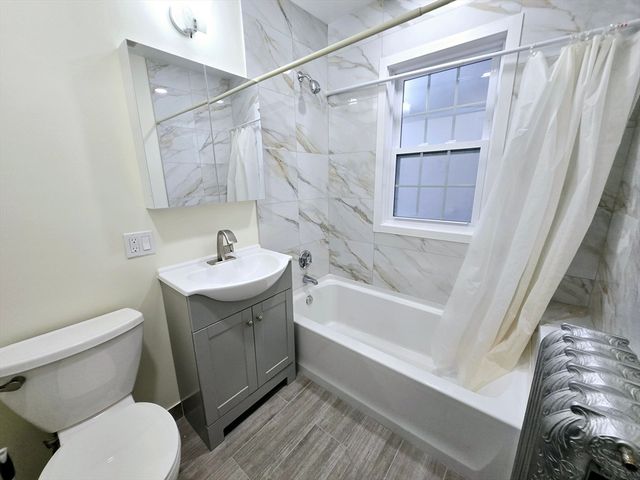19 Rowe St 2, Newton, MA 02466