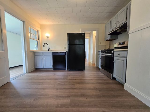 19 Rowe St 2, Newton, MA 02466