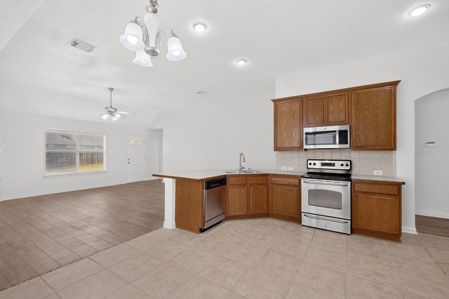 1320 Clearwater Drive, Grand Prairie, TX 75052
