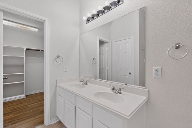1320 Clearwater Drive, Grand Prairie, TX 75052