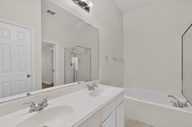 1320 Clearwater Drive, Grand Prairie, TX 75052