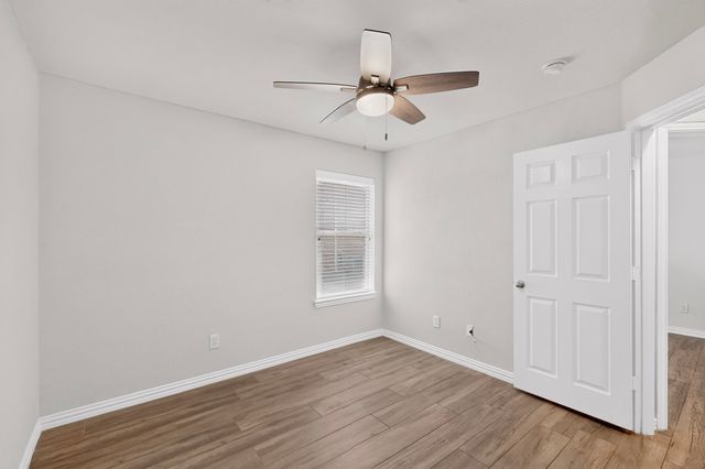 1320 Clearwater Drive, Grand Prairie, TX 75052