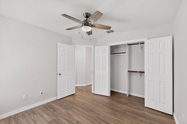 1320 Clearwater Drive, Grand Prairie, TX 75052