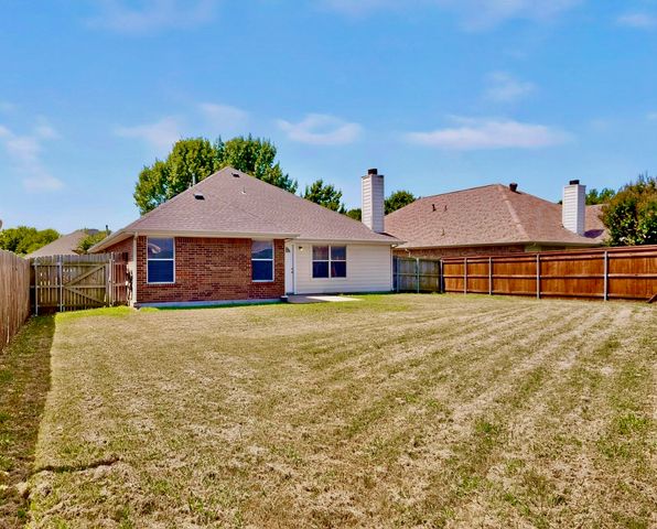 1320 Clearwater Drive, Grand Prairie, TX 75052