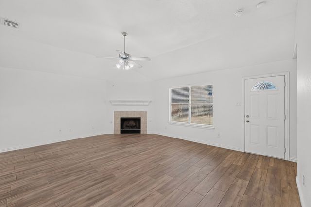 1320 Clearwater Drive, Grand Prairie, TX 75052