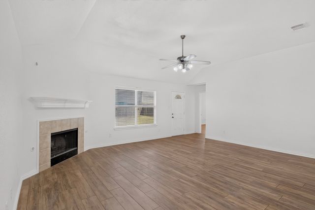 1320 Clearwater Drive, Grand Prairie, TX 75052