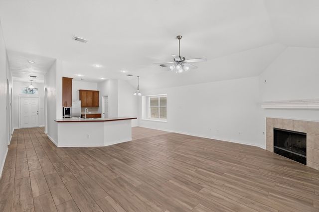 1320 Clearwater Drive, Grand Prairie, TX 75052