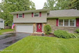 4 Wheeler Drive, Clifton Park, NY 12065