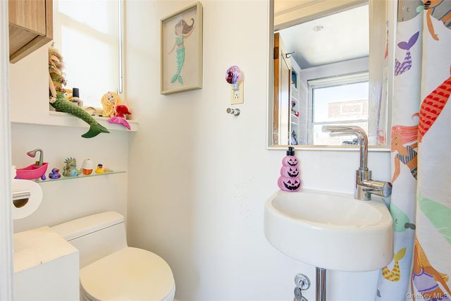 35-55 76th Street 51, Jackson Heights, NY 11372