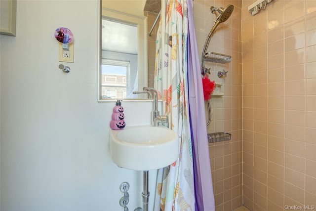 35-55 76th Street 51, Jackson Heights, NY 11372