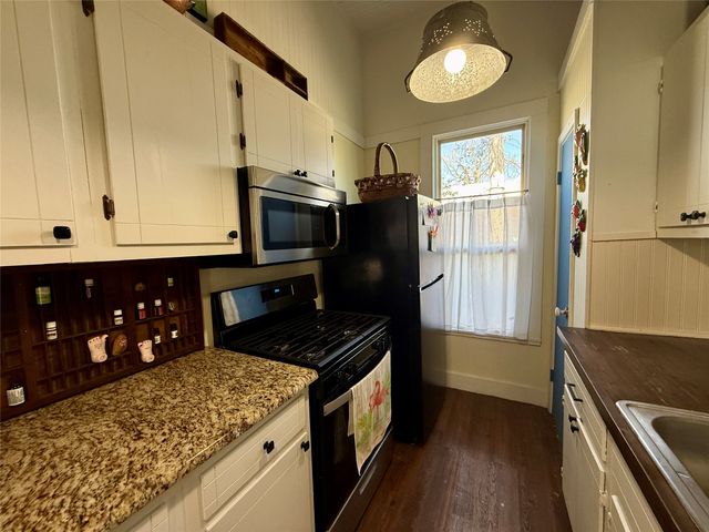 305 S Live Oak Street, Hico, TX 76457