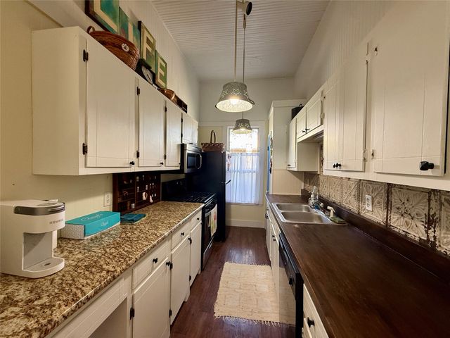 305 S Live Oak Street, Hico, TX 76457