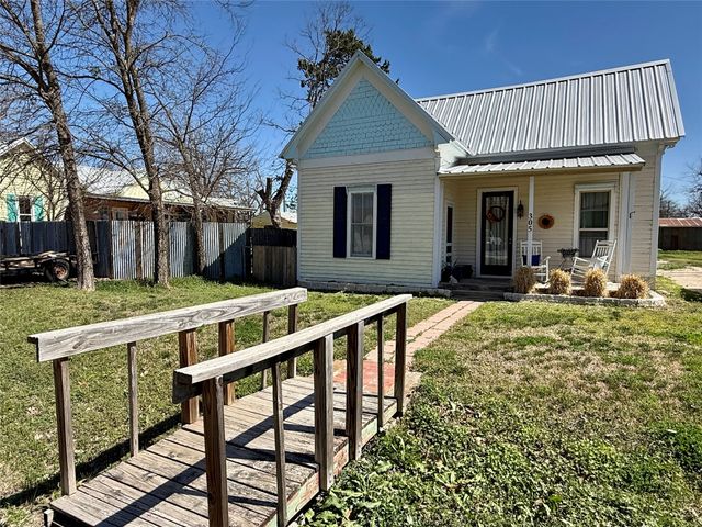 305 S Live Oak Street, Hico, TX 76457
