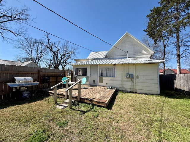 305 S Live Oak Street, Hico, TX 76457