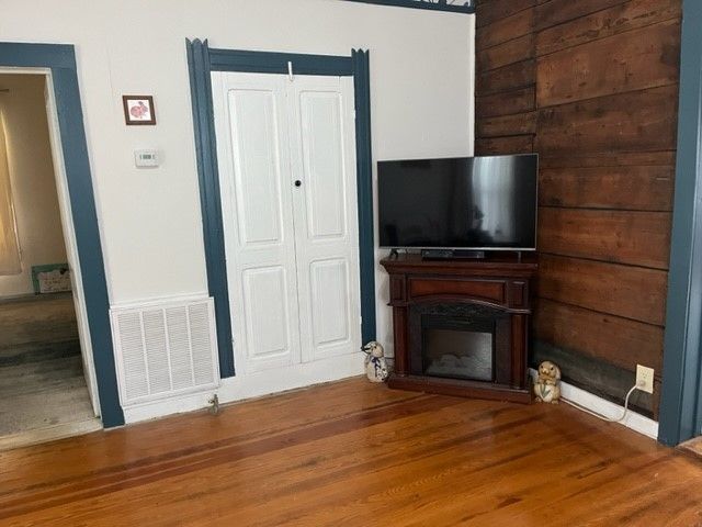 305 S Live Oak Street, Hico, TX 76457