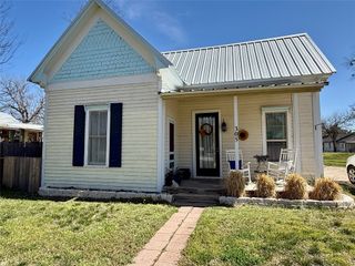 305 S Live Oak Street, Hico, TX 76457