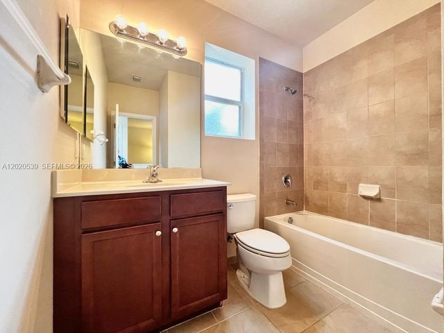 17001 SW 96th St, Miami, FL 33196