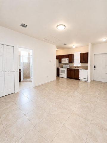 17001 SW 96th St, Miami, FL 33196