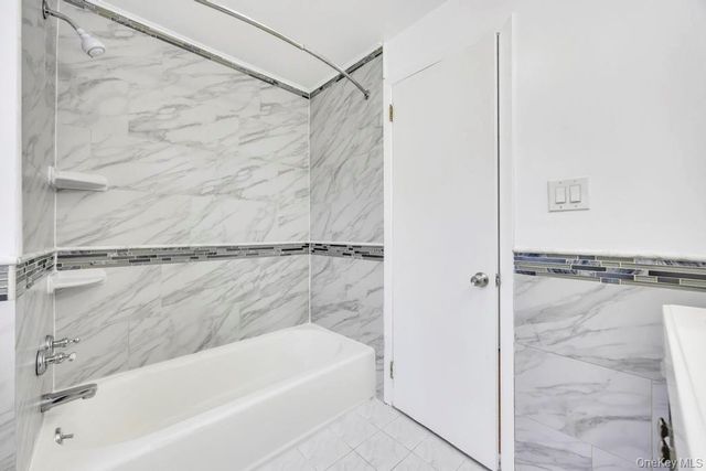 88 Krug Place, Mineola, NY 11501