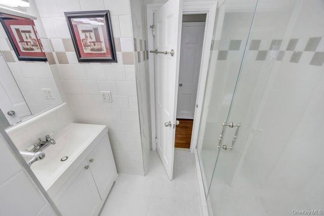 88 Krug Place, Mineola, NY 11501