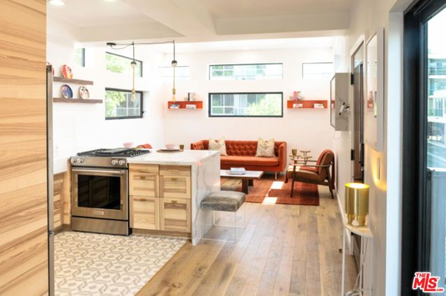717 N El Centro Avenue, Los Angeles, CA 90038