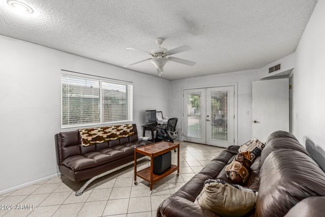 4228 E CAPRI Avenue, Mesa, AZ 85206