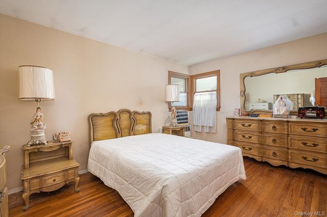 285 Southwood Circle, Syosset, NY 11791