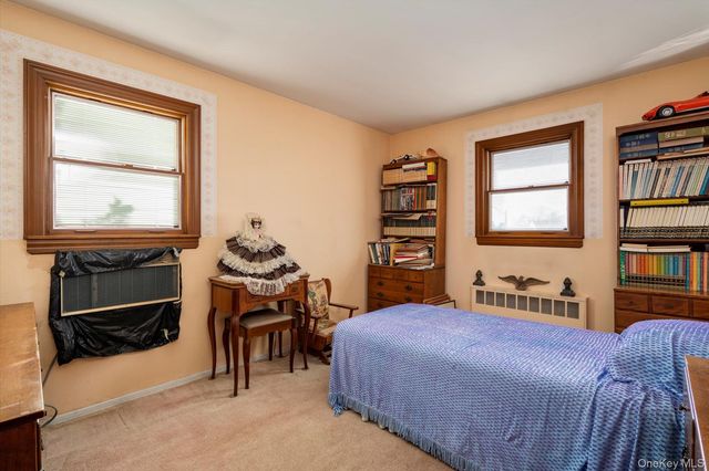 285 Southwood Circle, Syosset, NY 11791