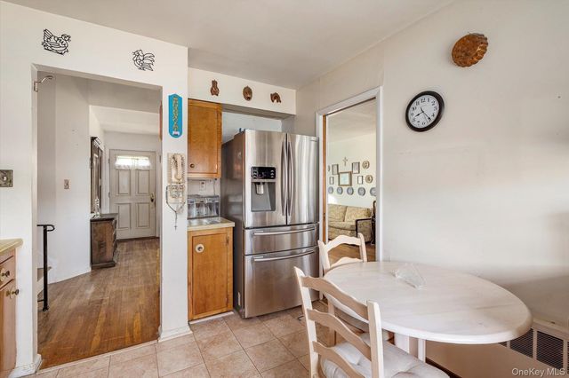 285 Southwood Circle, Syosset, NY 11791