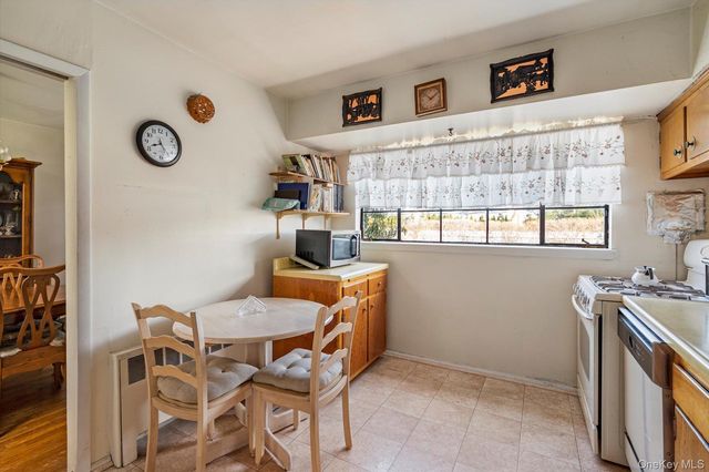 285 Southwood Circle, Syosset, NY 11791