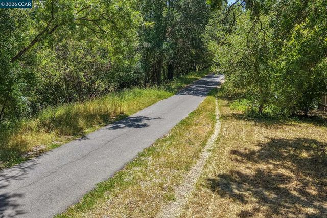 612 St Marys Rd, Lafayette, CA 94549