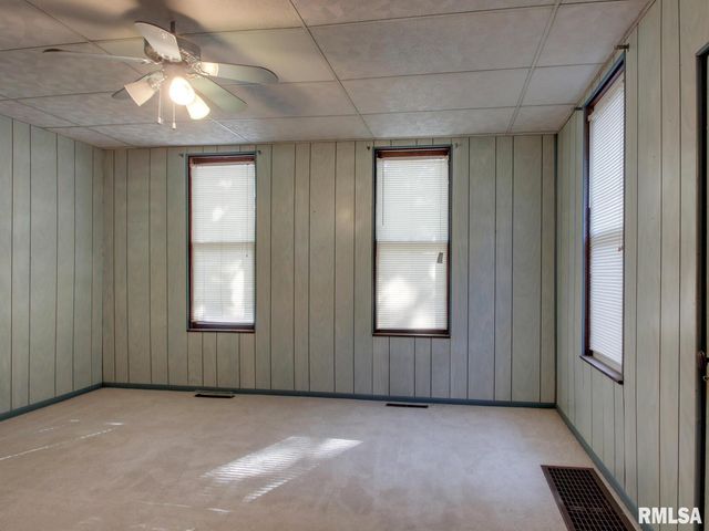 1029 N 11TH Street, Quincy, IL 62301