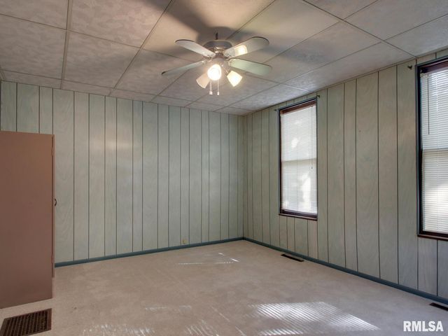 1029 N 11TH Street, Quincy, IL 62301