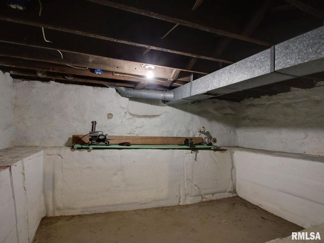 1029 N 11TH Street, Quincy, IL 62301