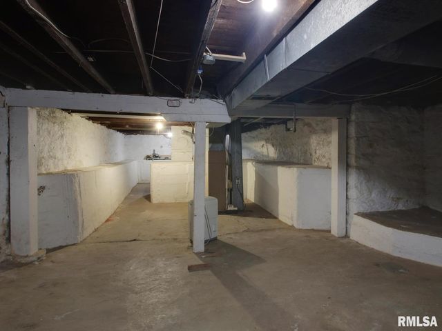 1029 N 11TH Street, Quincy, IL 62301