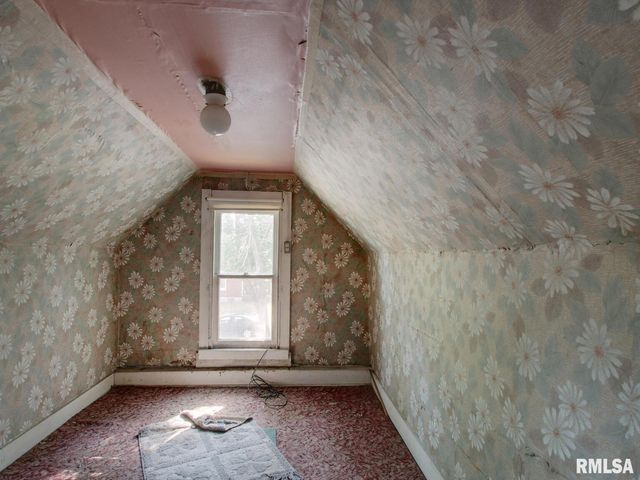 1029 N 11TH Street, Quincy, IL 62301