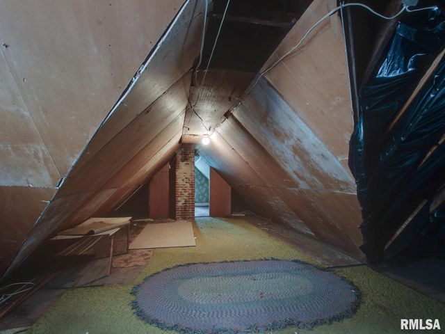 1029 N 11TH Street, Quincy, IL 62301