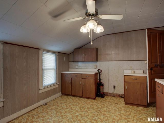 1029 N 11TH Street, Quincy, IL 62301