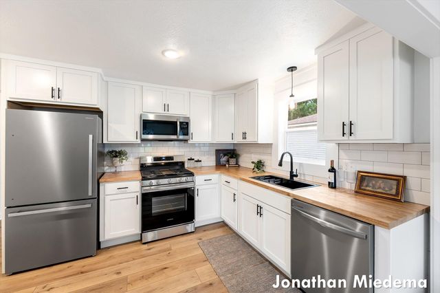 310 Majestic Street Se, City Of Kentwood, MI 49548