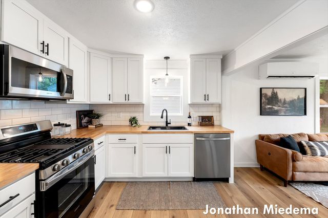 310 Majestic Street Se, City Of Kentwood, MI 49548